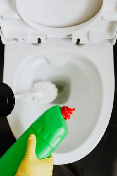 odštopavanje wc školjke